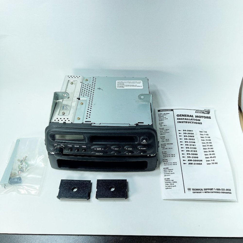GM Saturn OEM Car Radio Model 21022997 Serial #0353811 1997 Cassette Player